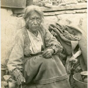 Bolivia Old Woman Yarn Pulling photocard